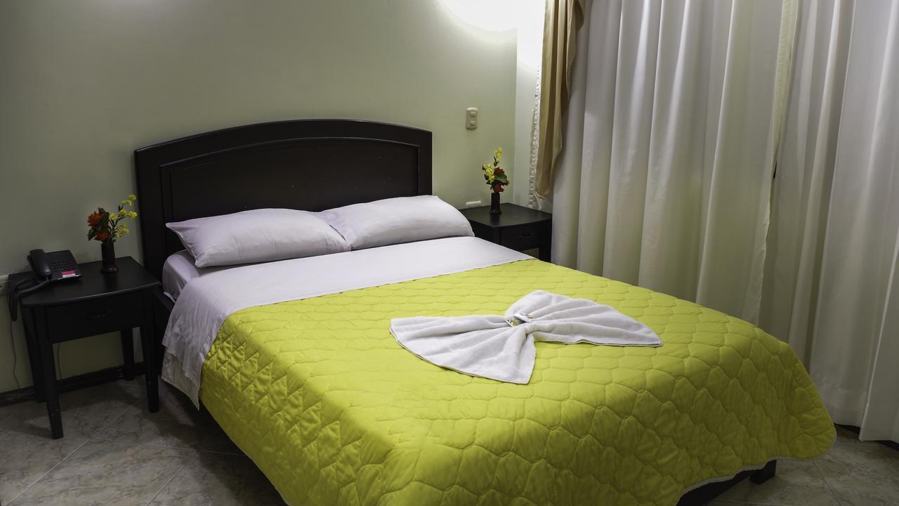 Hotel Oro Negro Puyo Exteriör bild